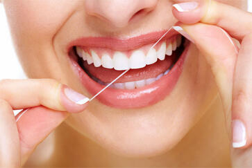 专家提醒：牙签剔牙不如用牙线及牙刷