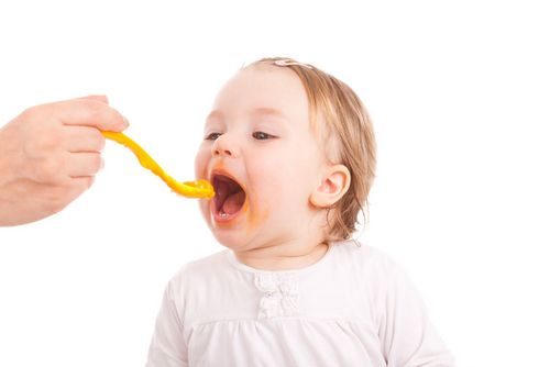 别嘴对嘴给幼儿喂食 容易传染胃病和蛀牙 - 健