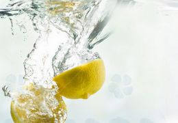 夏天常喝柠檬水，可以护肝养肝！