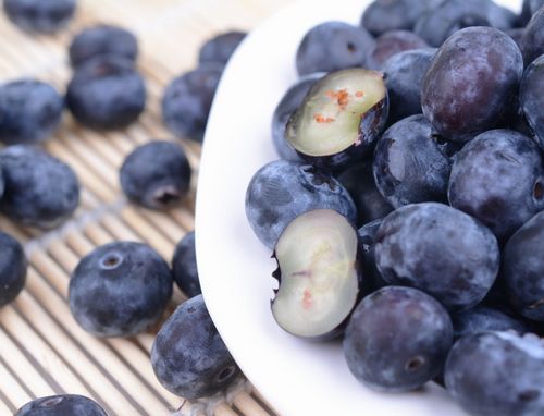 吃蓝莓好处多，尤其是对男人