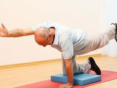 有慢性病的老人适宜做哪些运动？