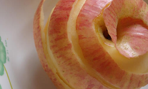 吃苹果到底要不要削皮？