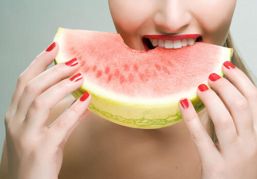 夏天吃西瓜需注意：这5种人别吃西瓜！