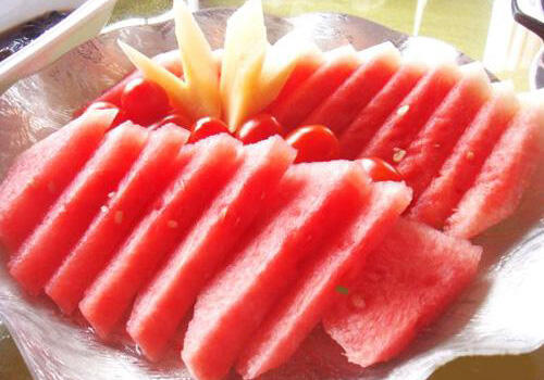 夏天吃西瓜需注意：这5种人别吃西瓜！
