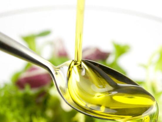 橄榄油的食用方法,可炒菜可煮汤提味