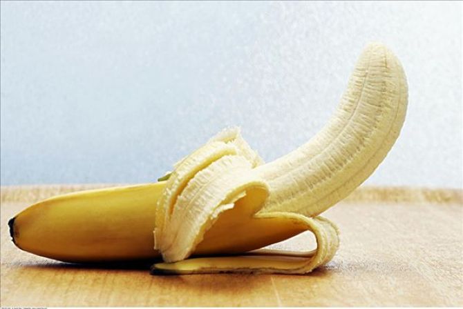别再把香蕉皮随手扔掉了，它有很多神奇的用处