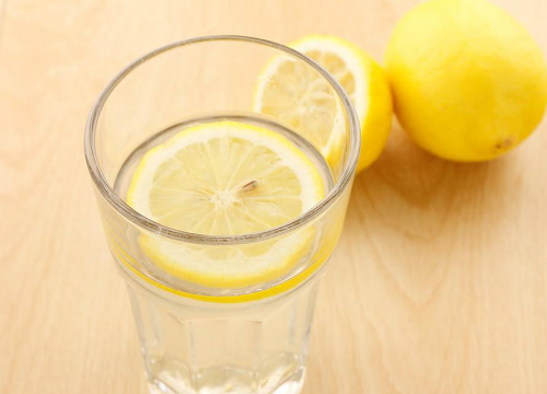 柠檬泡水能减肥、能美容，但很多人都泡错了