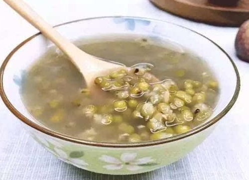 夏季喝绿豆汤有3大禁忌，喜欢喝绿豆汤的人要牢记
