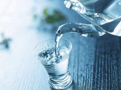 早上空腹喝杯温开水有4大好处！你做到好好喝水了吗？