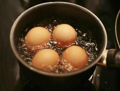 早上吃鸡蛋，许多人都吃错了，这3个误区你得知道，害的是自己